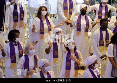 Membres de Synagogue Eglise de toutes les nations (SCOAN) pendant le service de pose au repos pour le regretté Prophète Temitope Balogun Joshua, fondateur de SCOAN à Ikotun-Egbe, Lagos, Nigeria, vendredi, 9 juillet 2021. Le prophète Temitope Balogun Joshua, qui mourut 5 juin, fut enterré vendredi 9 juillet 2021 pendant une semaine d'inhumation. Photo d'Adekunle Ajayi (photo d'Adekunle Ajayi/NurPhoto) Banque D'Images