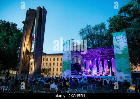 Cimini se produit en direct pour Bergamo1000 à Piazzale degli Alpini sur 10 juillet 2021 à Milan, en Italie. (Photo par Alessandro Bremec/NurPhoto) Banque D'Images