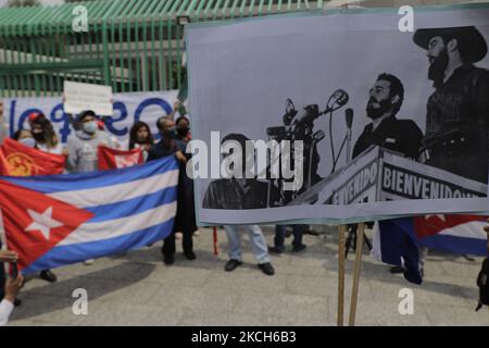 Des membres du mouvement mexicain de solidarité avec Cuba et les Cubains résidant au Mexique, ont manifesté devant l'ambassade de Cuba à Mexico, Dans le rejet de la campagne par les réseaux sociaux réalisés à partir de Miami par des groupes d'opposition qui ont l'intention de faire des appels à la subversion interne sur l'île et de demander la prétendue intervention humanitaire à Cuba en raison de l'augmentation des cas de COVID-19. (Photo de Gerardo Vieyra/NurPhoto) Banque D'Images