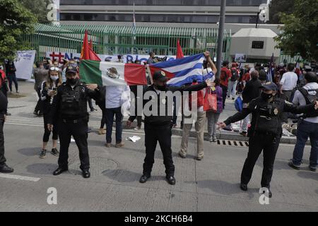 Des membres du mouvement mexicain de solidarité avec Cuba et les Cubains résidant au Mexique, ont manifesté devant l'ambassade de Cuba à Mexico, Dans le rejet de la campagne par les réseaux sociaux réalisés à partir de Miami par des groupes d'opposition qui ont l'intention de faire des appels à la subversion interne sur l'île et de demander la prétendue intervention humanitaire à Cuba en raison de l'augmentation des cas de COVID-19. (Photo de Gerardo Vieyra/NurPhoto) Banque D'Images