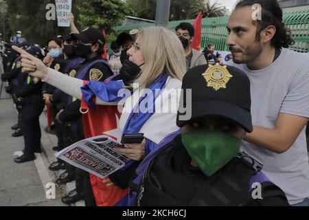 Des membres du mouvement mexicain de solidarité avec Cuba et les Cubains résidant au Mexique, ont manifesté devant l'ambassade de Cuba à Mexico, Dans le rejet de la campagne par les réseaux sociaux réalisés à partir de Miami par des groupes d'opposition qui ont l'intention de faire des appels à la subversion interne sur l'île et de demander la prétendue intervention humanitaire à Cuba en raison de l'augmentation des cas de COVID-19. (Photo de Gerardo Vieyra/NurPhoto) Banque D'Images