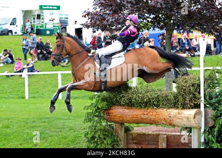 Ginny Howe à cheval Captain Clover pendant l'événement 4* de Cross Country au Barbury Castle International Horse Trials, Marlborough, Wiltshire, Royaume-Uni, le dimanche 11th juillet 2021. (Photo de Jon Bromley/MI News/NurPhoto) Banque D'Images