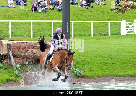 Ginny Howe à cheval Captain Clover pendant l'événement 4* de Cross Country au Barbury Castle International Horse Trials, Marlborough, Wiltshire, Royaume-Uni, le dimanche 11th juillet 2021. (Photo de Jon Bromley/MI News/NurPhoto) Banque D'Images