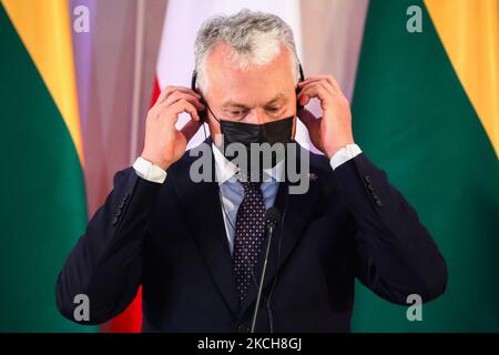 Le président lituanien Gitanas Nauseda assiste à une conférence de presse après avoir discuté de questions bilatérales avec son homologue polonais Andrzej Duda au Centre culturel international de Cracovie, en Pologne, sur 11 juillet 2021. Les présidents se sont réunis pour discuter de l'aide de la Pologne à protéger les frontières de la Lituanie contre l'afflux récent d'immigrants illégaux en provenance du Bélarus. (Photo de Beata Zawrzel/NurPhoto) Banque D'Images