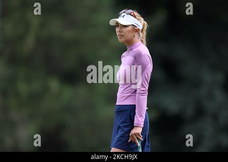 Alison Lee, de Los Angeles, en Californie, attend son tour pour se pavaner sur le green 15th lors de la deuxième partie du tournoi de golf classique Marathon LPGA au club de golf Highland Meadows à Sylvania, Ohio, États-Unis vendredi, 9 juillet 2021. (Photo par Amy Lemus/NurPhoto) Banque D'Images