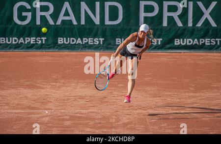 Yulia Putintsevia, du Kazakhstan, sert contre Kalinina Anhelina, de l'Ukraine, lors de la finale au Grand Prix de Hongrie WTA sur 18 juillet 2021 à Budapest, en Hongrie. (Photo de Robert Szaniszló/NurPhoto) Banque D'Images