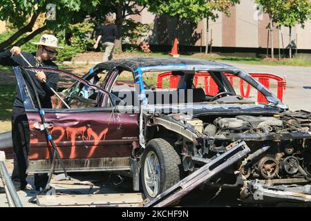 Des jeunes ont frappé une voiture lors d'une campagne de sensibilisation à la pauvreté à Toronto, Ontario, Canada, on 24 septembre 2008. (Photo de Creative Touch Imaging Ltd./NurPhoto) Banque D'Images