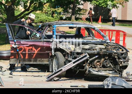 Des jeunes ont frappé une voiture lors d'une campagne de sensibilisation à la pauvreté à Toronto, Ontario, Canada, on 24 septembre 2008. (Photo de Creative Touch Imaging Ltd./NurPhoto) Banque D'Images