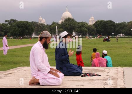 Les dévotés offrent des prières pendant le festival Eid al-Adha, sur le terrain de la brigade de Calcutta, à 21 juillet 2021. (Photo de Debajyoti Chakraborty/NurPhoto) Banque D'Images