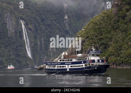 Vue générale du détroit de Milford, au sud-ouest du parc national Fiordland, en Nouvelle-Zélande, sur 22 juillet 2021. Milford Sound est un site classé au patrimoine mondial de l'UNESCO dans l'île du Sud en Nouvelle-Zélande. (Photo de Sanka Vidanagama/NurPhoto) Banque D'Images