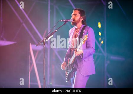 Colapesce Dimartino se présente en direct pour le domaine Sforzesca au Castello Sforzesco sur 21 juillet 2021 à Milan, en Italie. (Photo par Alessandro Bremec/NurPhoto) Banque D'Images