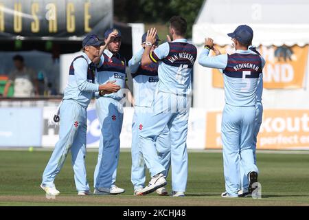 Les joueurs de Durham fêtent la prise d'un cricket lors du match de la Royal London One Day Cup entre Kent et Durham au County Ground, Beckenham, Royaume-Uni, le 22nd juillet 2021. (Photo de will Matthews/MI News/NurPhoto) Banque D'Images