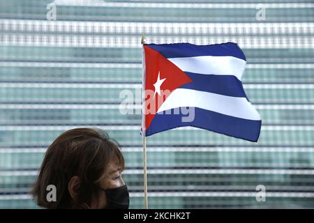 Les New-Yorkais cubains manifestent en faveur de ceux qui luttent pour libérer leur pays de plusieurs décennies de tyrannie, devant les Nations Unies sur 23 juillet 2021 à New York, aux États-Unis. Les manifestations deviennent de plus en plus violentes alors que Cuba connaît des pénuries de nourriture et de médicaments au sein d'un gouvernement répressif. (Photo de John Lamparski/NurPhoto) Banque D'Images