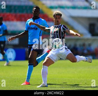 Fabricio Simões d'Estrela Amadora SAD en action en 1st Round du match DE LA coupe Allianz entre Estrela Amadora SAD et le FC Vizela à Estadio José Gomes sur 24 juillet 2021 à Amadora, Portugal. (Photo de Paulo Nascimento/NurPhoto) Banque D'Images