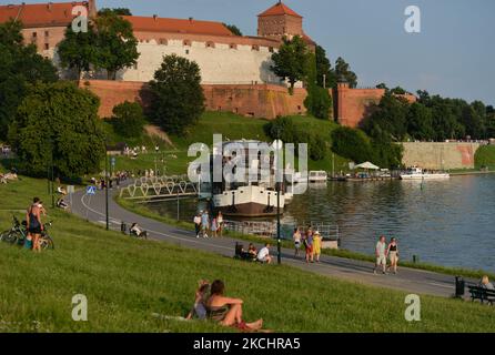 Une vue générale du château royal de Wawel à Cracovie. Samedi, 24 juillet 2021, à Cracovie, petite Pologne Voivodeship, Pologne. (Photo par Artur Widak/NurPhoto) Banque D'Images