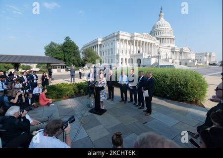 Le chef de la République, Kevin McCarthy, le whip républicain, Steve Scalise, le député Jim Jordan, la présidente de la Conférence républicaine, Elise Stefanik et d'autres, tiennent une conférence de presse devant le Capitole des États-Unis 27 juillet 2021 à Washington, DC. Le chef McCarthy a tenu une conférence de presse pour discuter du Comité 6 janvier. (Photo de Zach D Roberts/NurPhoto) Banque D'Images