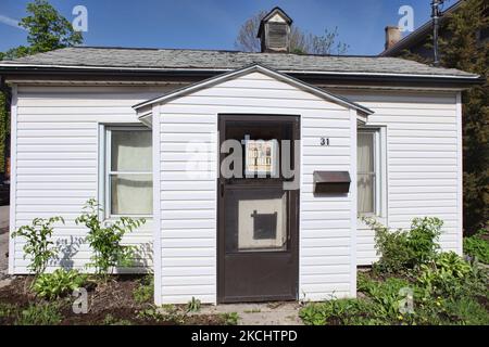 La première page d'un journal faisant l'éloge de la mort d'Oussama ben Laden enregistré à la porte d'entrée d'une petite maison en Ontario, au Canada, sur 21 mai 2011. (Photo de Creative Touch Imaging Ltd./NurPhoto) Banque D'Images