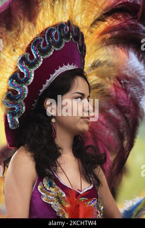 Danseuse bolivienne vêtue d'un costume traditionnel dansant les Tobas lors d'un programme culturel à Mississauga, Ontario, Canada, on 04 juin 2011. Le Tobas est une danse populaire de Bolivie. La danse folklorique des Tobas parle de l'ancien passé de la Bolivie. Elle a ses racines à une époque où les Incas étaient la force prédominante dans la région des hauts plateaux andins. (Photo de Creative Touch Imaging Ltd./NurPhoto) Banque D'Images