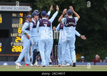 Les joueurs de Durham célèbrent la participation à un match de cricket lors de la Royal London One Day Cup entre le Middlesex County Cricket Club et le Durham County Cricket Club à Cobden Hill, Radlett, le mardi 27th juillet 2021. (Photo de will Matthews/MI News/NurPhoto) Banque D'Images