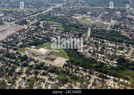 Vue aérienne d'une zone résidentielle avec des maisons dans la ville canadienne de Mississauga, en Ontario, Canada. (Photo de Creative Touch Imaging Ltd./NurPhoto) Banque D'Images