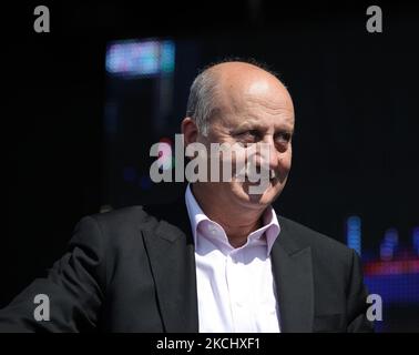 Anupam Kher, acteur de Bollywood, à la première fête du film indo-canadien Bollywood (Speedy Singhs) lors du Festival international du film de Toronto (TIFF) 2011 organisé par la ville de Brampton, Ontario, Canada, on 11 septembre 2011. La première a été l'occasion de la participation de plusieurs stars de Bollywood et de musiciens punjabi qui ont lancé l'événement avec une touche indienne festive. (Photo de Creative Touch Imaging Ltd./NurPhoto) Banque D'Images