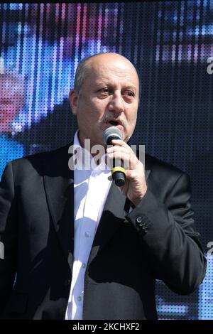 Anupam Kher, acteur de Bollywood, lors de la première partie du film indo-canadien Bollywood (Speedy Singhs) lors du Festival international du film de Toronto (TIFF) 2011 organisé par la ville de Brampton, Ontario, Canada, on 11 septembre 2011. La première a été l'occasion de la participation de plusieurs stars de Bollywood et de musiciens punjabi qui ont lancé l'événement avec une touche indienne festive. (Photo de Creative Touch Imaging Ltd./NurPhoto) Banque D'Images