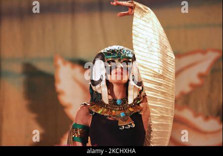 Les danseurs égyptiens produisent une danse pour rendre hommage aux Dieux et Déesses égyptiens anciens de Mississauga, Ontario, Canada, on 04 juin 2011. Les danseurs sont vêtus de costumes représentant certains des dieux et des Déesses adorés dans l'Égypte ancienne. (Photo de Creative Touch Imaging Ltd./NurPhoto) Banque D'Images