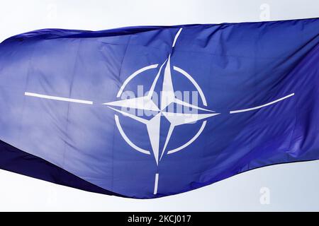 Le drapeau de l'OTAN est visible devant le Palais présidentiel de Vilnius, en Lituanie, sur 27 juillet 2021. (Photo de Jakub Porzycki/NurPhoto) Banque D'Images