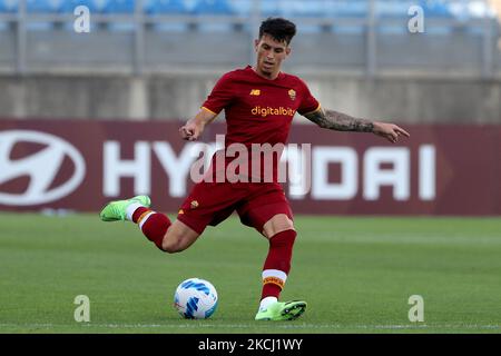 Roger Ibanez d'AS Roma en action lors d'un match de football international amical entre AS Roma et Sevilla FC au stade de l'Algarve à Loule, Portugal sur 31 juillet 2021. (Photo par Pedro Fiúza/NurPhoto) Banque D'Images