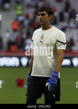 Ciprian Tatarusanu lors d'un match amical entre Nice et Milan à Nice, sur 31 juillet 2021. (Photo de Loris Roselli/NurPhoto) Banque D'Images