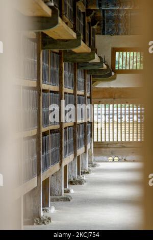 Une vue de Tripitaka Koreana, collection de textes bouddhistes sculptés au temple bouddhiste de hein dans la province de Gyeongsangnamdo, en Corée du Sud, sur 4 août 2021. Le Tripitaka Koreana ou Palman Daejanggyeong est une collection coréenne de Tripitaka, des Écritures bouddhistes, et le mot sanskrit pour ''trois paniers'', sculpté sur 81 258 blocs d'impression en bois au 13th siècle. Il s'agit de la version la plus complète et la plus ancienne intacte au monde de canon bouddhiste en script Hanja, sans erreurs connues ni errata dans les 52 330 152 caractères qui sont organisés en plus de 1496 titres et 6568 volumes. Chaque bloc de bois Banque D'Images