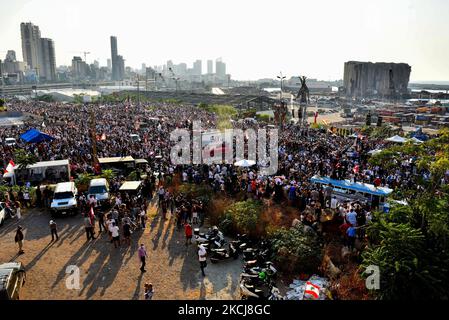 Des manifestants libanais se sont rassemblés en deuil près du port de Beyrouth, à 4 août 2021, à Beyrouth, au Liban. - Les Libanais commémorent les 218 morts et les 7 000 blessés sur 4 août 2020 lorsque 2750 tonnes de nitrate d'ammonium ont explosé dans le port de Beyrouth. (Photo par Fadel Itani/NurPhoto) Banque D'Images