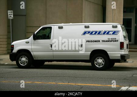 Fourgonnette de transport de prisonniers de police garée à l'extérieur d'un palais de justice dans le centre-ville de Windsor, Ontario, Canada, on 04 avril 2014. (Photo de Creative Touch Imaging Ltd./NurPhoto) Banque D'Images