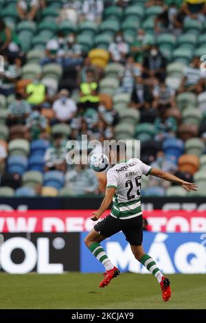 Gonçalo Inacio contrôle le ballon pendant le match de Liga BWIN entre Sporting CP et Vizela FC, à Estádio de Alvalade, Lisboa, Portugal, 06, août, 2021 (photo de João Rico/NurPhoto) Banque D'Images