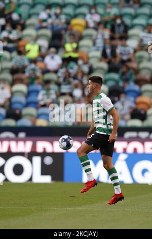 Gonçalo Inacio contrôle le ballon pendant le match de Liga BWIN entre Sporting CP et Vizela FC, à Estádio de Alvalade, Lisboa, Portugal, 06, août, 2021 (photo de João Rico/NurPhoto) Banque D'Images