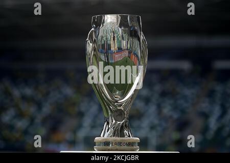 Trophée avant le match de finale de la Super coupe de l'UEFA entre Chelsea CF et Villarreal CF au parc Windsor sur 11 août 2021 à Belfast, en Irlande du Nord. (Photo de Jose Breton/Pics action/NurPhoto) Banque D'Images