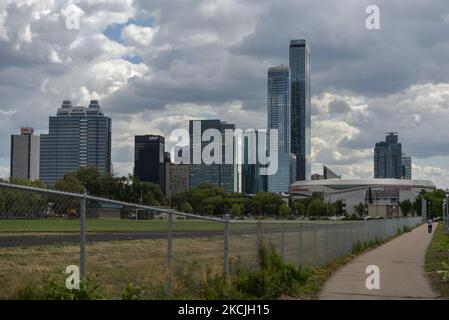 Vue générale sur le centre-ville d'Edmonton. Le mercredi 11 août 2021, à Edmonton, Alberta, Canada. (Photo par Artur Widak/NurPhoto) Banque D'Images