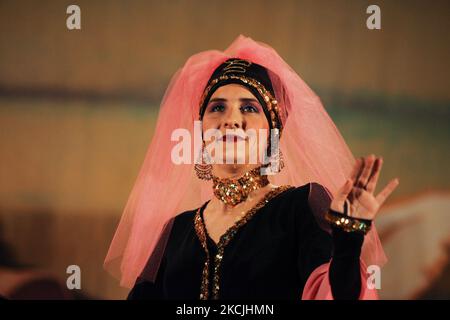 Une danseuse égyptienne en tenue traditionnelle interprète une danse culturelle intitulée souvenirs du Caire à Mississauga, Ontario, Canada, on 04 juin 2011. (Photo de Creative Touch Imaging Ltd./NurPhoto) Banque D'Images