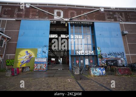 NDSM AMSTERDAM, situé dans le nord de la ville, cet ancien port dédié en 80s à la fabrication de machines lourdes et abandonné après une crise, est devenu l'un des principaux centres des pays-Bas pour les arts de la scène, les concerts et les festivals. Sur 13 août 2021 à Amsterdam, aux pays-Bas.(photo d'Oscar Gonzalez/NurPhoto) Banque D'Images