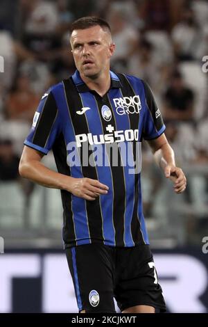 Josip Ilicic d'Atalanta BC se penche sur le match amical d'avant-saison entre Juventus et Atalanta BC au stade Allianz sur 14 août 2021 à Turin, en Italie. (Photo de Giuseppe Cottini/NurPhoto) Banque D'Images