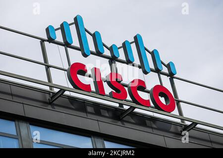 Le logo de la société Cisco est visible dans le bâtiment de bureaux de Cracovie, en Pologne, sur 16 août 2021. (Photo de Jakub Porzycki/NurPhoto) Banque D'Images