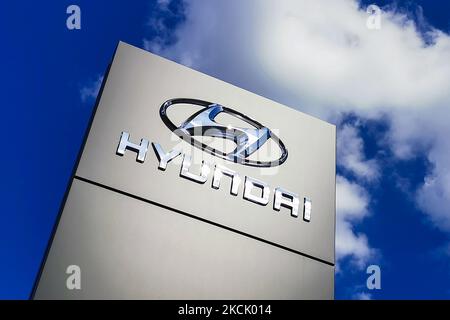 Le logo de la voiture Hyundai est représenté à Cracovie, en Pologne, sur 18 août 2021. (Photo de Beata Zawrzel/NurPhoto) Banque D'Images