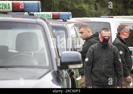 Robert Bakiewicz dirigeant du mouvement nationaliste vu près du camp de fortune à Usnarz Gorny sur 19 août 2021. (Photo de Maciej Luczniewski/NurPhoto) Banque D'Images