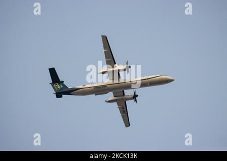 Olympic Air, filiale de Aegean Airlines, membre de Star Alliance, Bombardier DHC-8-402Q Dash 8 PROPELLER avec enregistrement SX-OBC vu atterrissage à l'aéroport international de Thessalonique Makedonia SKG LGTS. Thessalonique est une destination de voyage estivale populaire pour les plages et la nature de Halkidiki et Pieria à proximité. La circulation des passagers a diminué en raison de la pandémie du coronavirus Covid-19 qui a touché l'industrie du tourisme et de l'aviation. Thessalonique, Grèce sur Austust 16, 2021 (photo de Nicolas Economou/NurPhoto) Banque D'Images