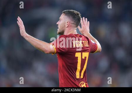 Jordan Veretout of AS Roma fête après avoir obtenu le troisième but lors du match de la série A entre Roma et Fiorentina au Stadio Olimpico, Rome, Italie, le 22 août 2021. (Photo de Giuseppe Maffia/NurPhoto) Banque D'Images