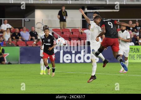 DC United attaquant Ola Kamara tête à la balle pendant le match DC United vs Atlanta United Today on 21 août 2021 à Audi Field à Washington DC, États-Unis. (Photo de Lénine Nolly/NurPhoto) Banque D'Images