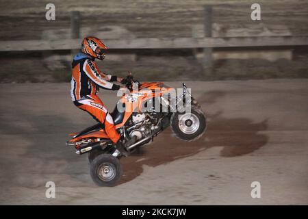 Le Quad Racer effectue un rabouc lors d'un spectacle de motocross à Toronto, Ontario, Canada, on 02 octobre 2010. (Photo de Creative Touch Imaging Ltd./NurPhoto) Banque D'Images