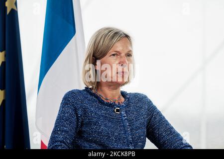 Correspondant à Paris pour Frankfurter Allgemeine Zeintung Michaela Wiegel assiste à la rencontre annuelle d'été de Medef 'la Ref 2021' sur le circuit de Longchamp à Paris – 26 août 2021, Paris (photo de Daniel Pier/NurPhoto) Banque D'Images