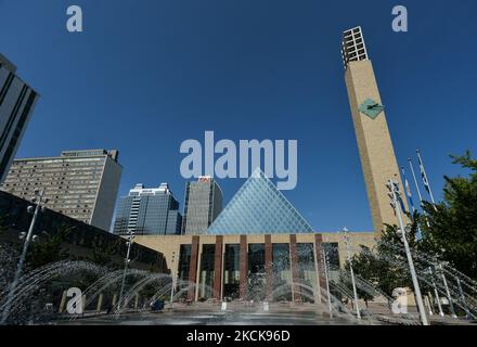 Vue générale sur la place Sir Winston Churchill au centre-ville d'Edmonton. Jeudi, 26 août 2021, à Edmonton, Alberta, Canada. (Photo par Artur Widak/NurPhoto) Banque D'Images