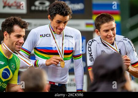 Mens Elite podium, 1st place Christopher BLEVINS des Etats-Unis, 2nd place Henrique AVANCINI du Brésil, 3rd place Maximilian BRANDL de l'Allemagne, pendant la course de court de cross-country XCC aux Championnats du monde MTB 2021, course de vélo de montagne sur 26 août 2021 à Val Di Sole, Italie. (Photo de Javier Martinez de la Puente/NurPhoto) Banque D'Images